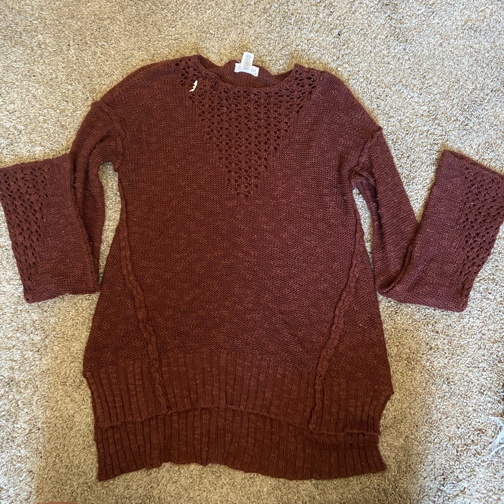 Adorable maroon long sleeve light sweater